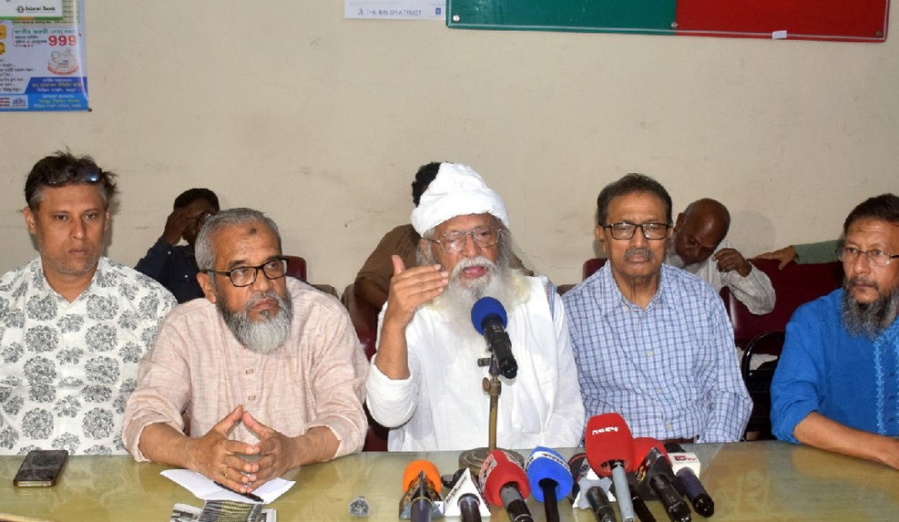 রাখাইনে মানবিক করিডর দেওয়া উচিত নয়: ফরহাদ মজহার