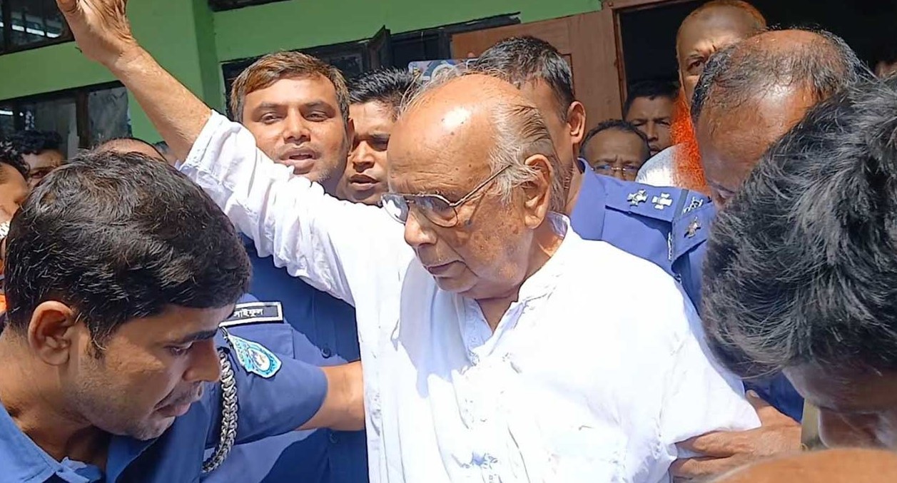 দুদকের মুখোমুখি সাবেক মন্ত্রী রমেশ চন্দ্র 