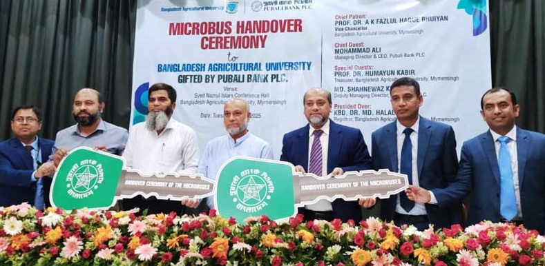 বাকৃবিকে দুটি মাইক্রোবাস উপহার দিল পূবালী ব্যাংক