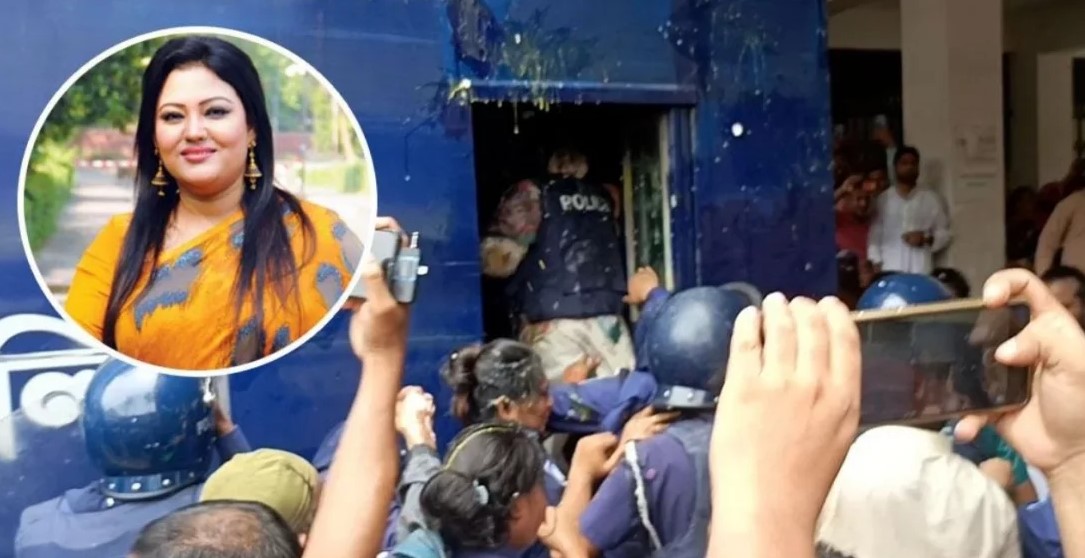 আদালত প্রাঙ্গণে মমতাজকে ডিম ও জুতা নিক্ষেপ