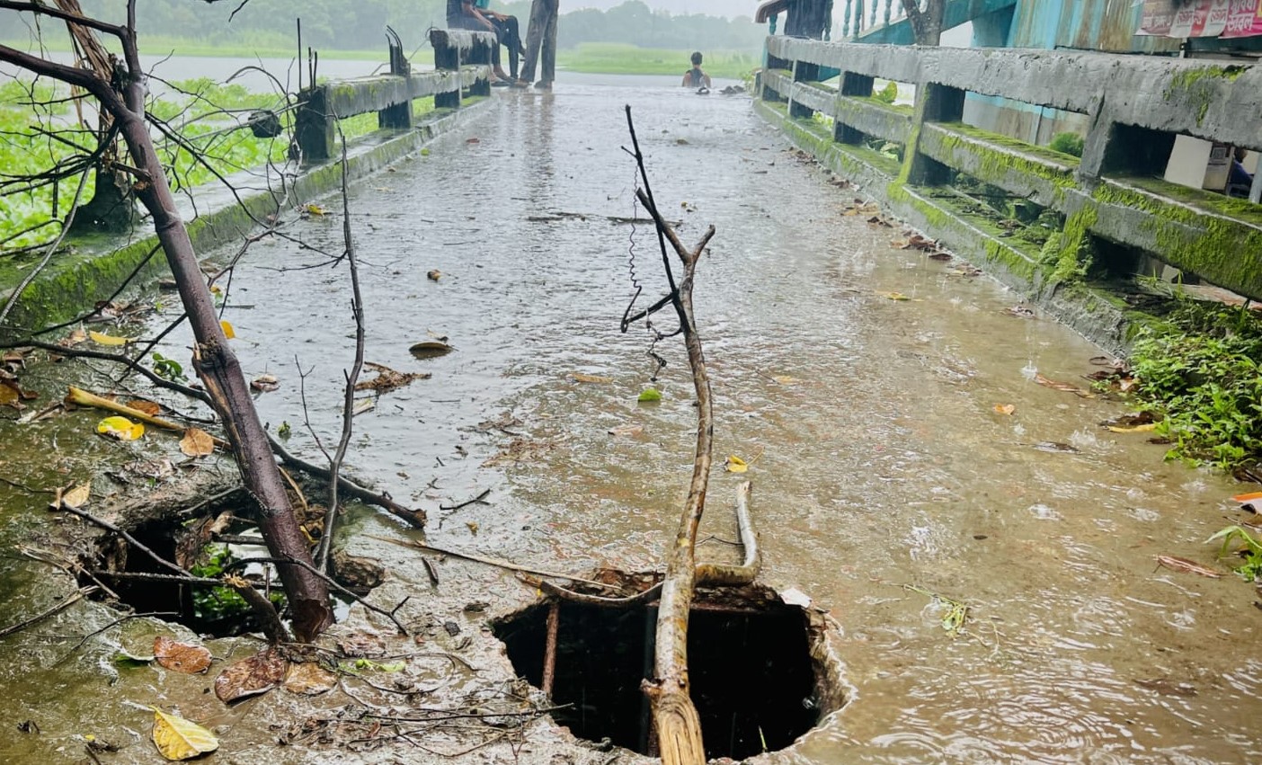 চরম দুর্ভোগে বাঞ্ছারামপুর থানা কলোনি ও মুসল্লিরা
