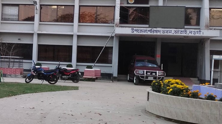 আত্রাইয়ে ইউএনও-এসিল্যান্ড নেই, সেবা গ্রহীতাদের দুর্ভোগ