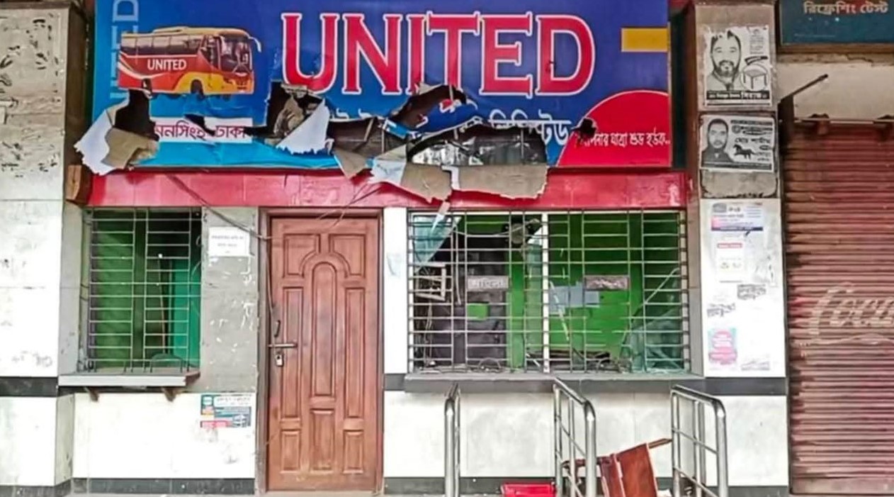 ময়মনসিংহে কাউন্টারে ভাঙচুর, বাস চলাচল বন্ধ