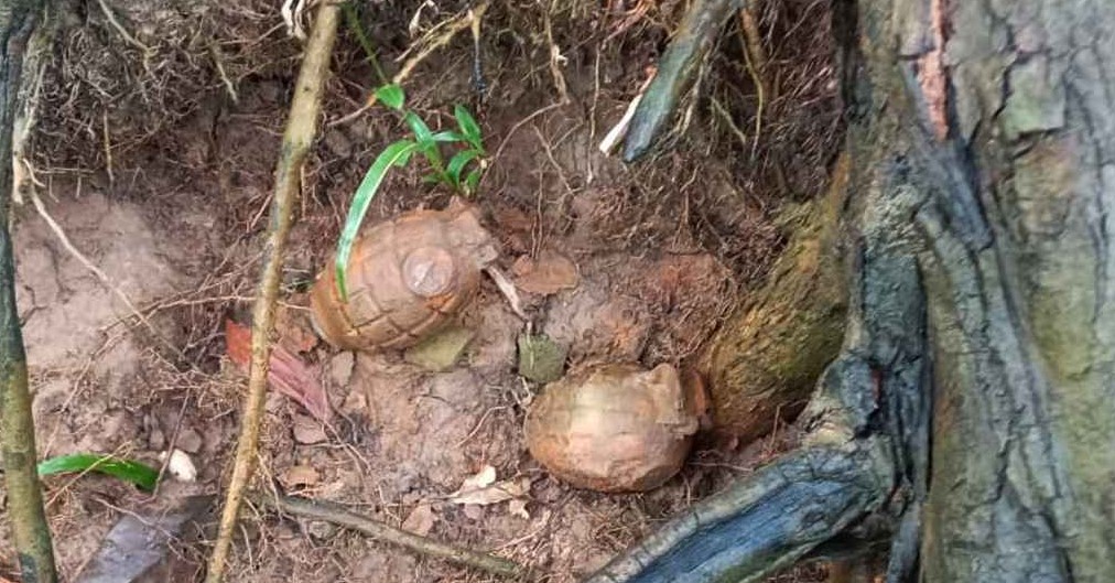 ফুলগাজীতে অবিস্ফোরিত দুটি গ্রেনেড উদ্ধার