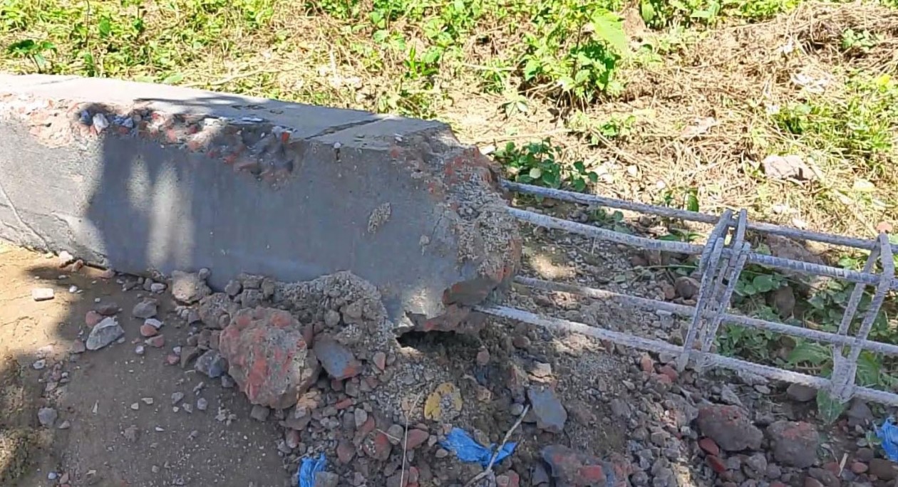 ঠাকুরগাঁওয়ে কবরস্থানের সীমানা প্রাচীর নির্মাণে অনিয়ম