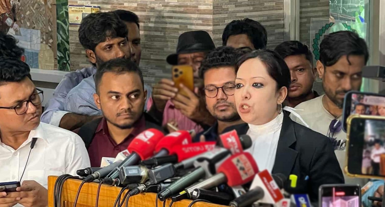 পাঞ্জাবি পরা একজন আমাকে প্রথমে ধাক্কা দিয়েছেন: রুমিন ফারহানা