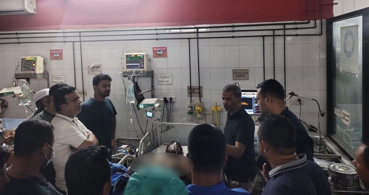 ভিপি নুরকে দেখতে এসে তোপের মুখে আসিফ নজরুল
