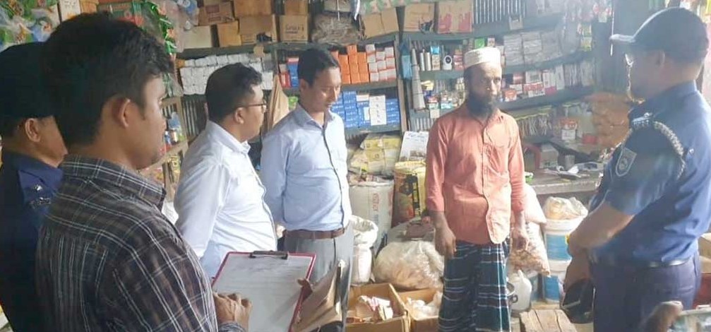 নাগেশ্বরীতে বেশি দামে ইউরিয়া বিক্রি, ডিলারকে জরিমানা