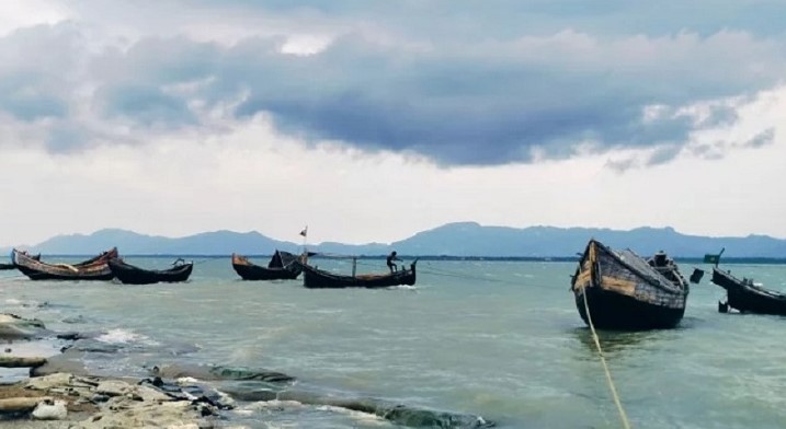 টেকনাফে ৫ ট্রলারসহ ৩০ জেলেকে ধরে নিয়ে গেল আরাকান আর্মি