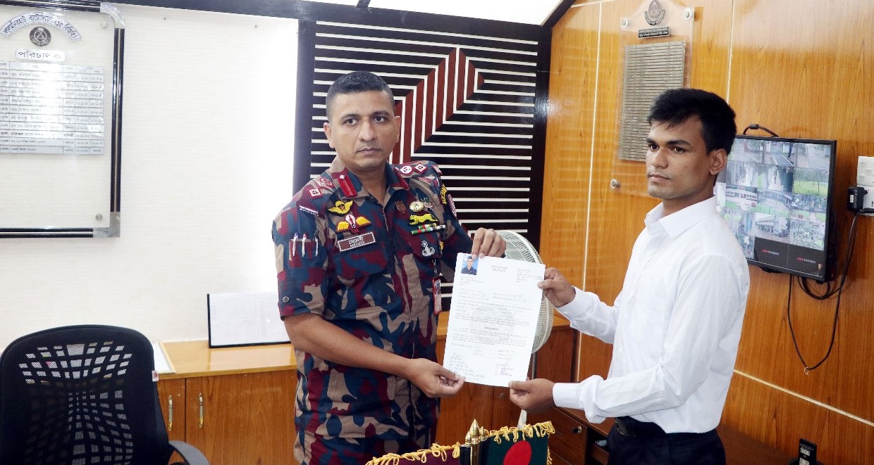 ফেলানী হত্যার এক যুগ পর ছোট ভাই বিজিবিতে চাকরি পেলেন