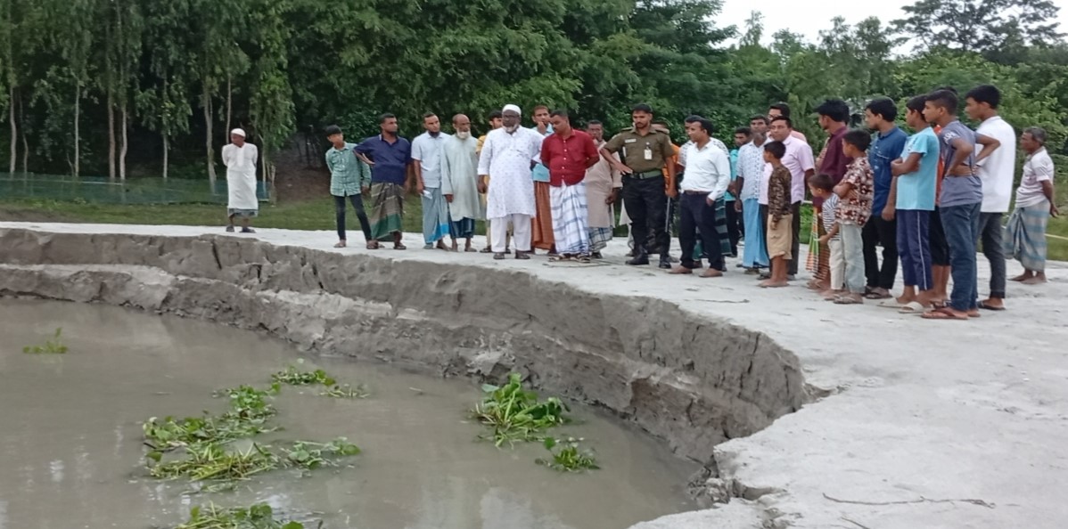 চিলমারীতে ব্রহ্মপুত্র নদের ভাঙন, হুমকিতে বেরিবাঁধসহ এলাকাবাসী 