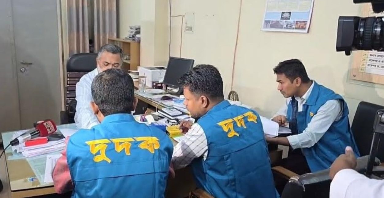 ফলাফল জালিয়াতির অভিযোগে চট্টগ্রাম শিক্ষাবোর্ডে অভিযান 