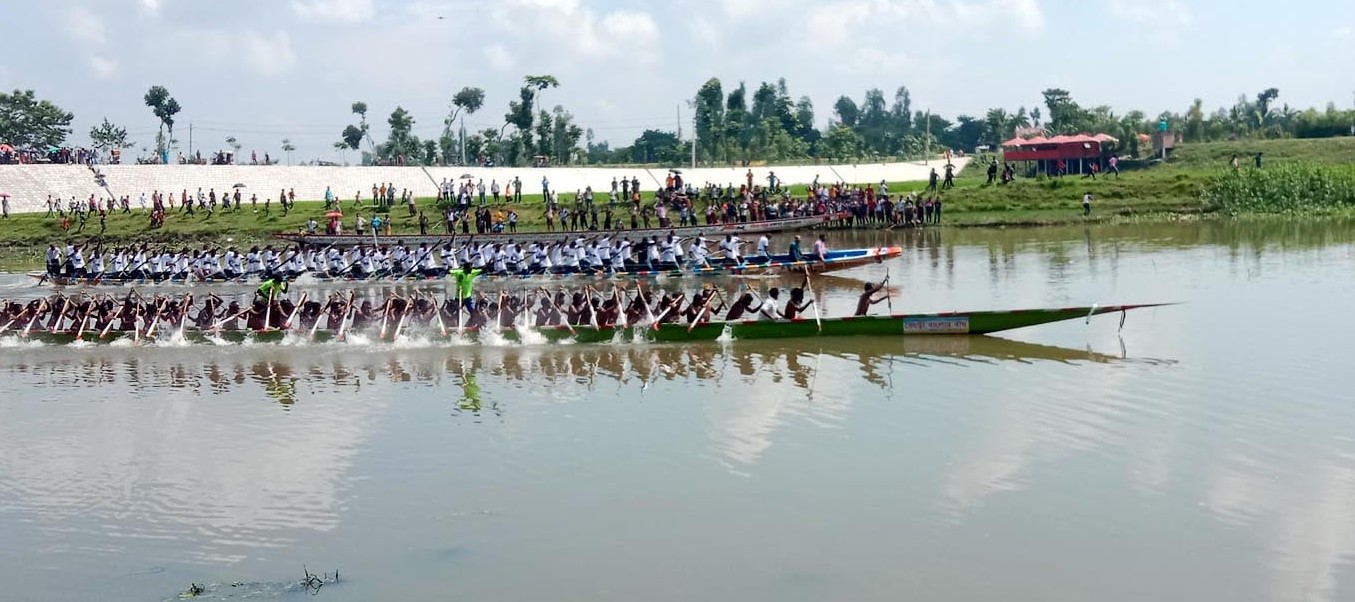 গাইবান্ধায় দুদিনব্যাপী নৌকা বাইচ প্রতিযোগিতা 