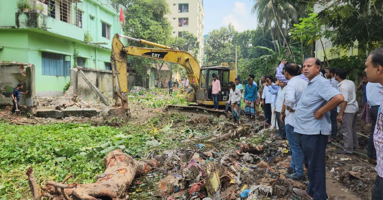 ৪৩ বছর পর সরকারি স্কুলের বেদখল জমি উদ্ধার