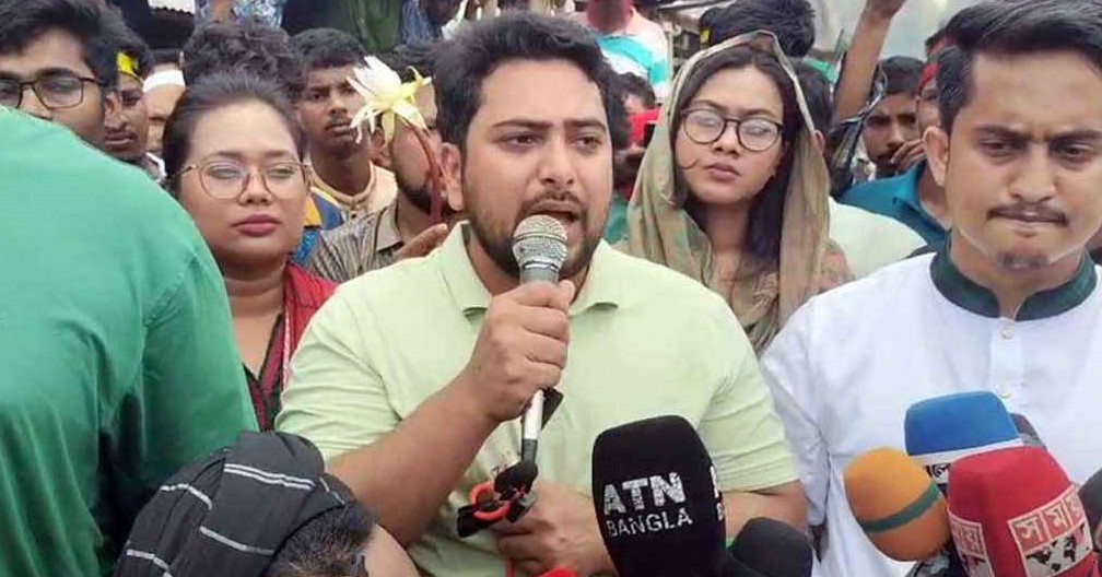 সেনাসদস্যদের গ্রেপ্তার চান নাহিদ ইসলাম