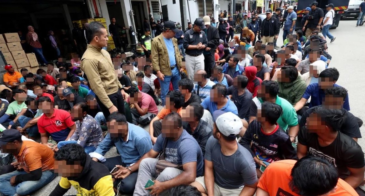 মালয়েশিয়ায় ১৭৪ বাংলাদেশি আটক