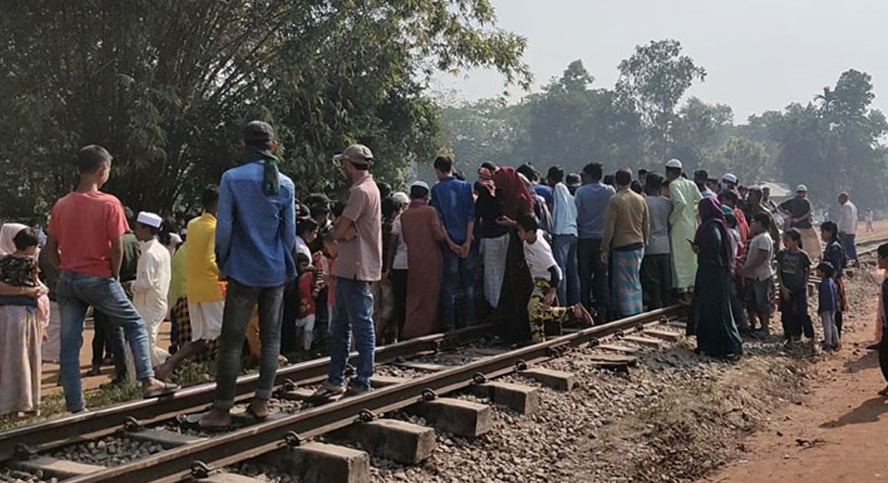 দুই সন্তানসহ ট্রেনের নিচে ঝাঁপ দিলেন মা, ৩ মরদেহ উদ্ধার