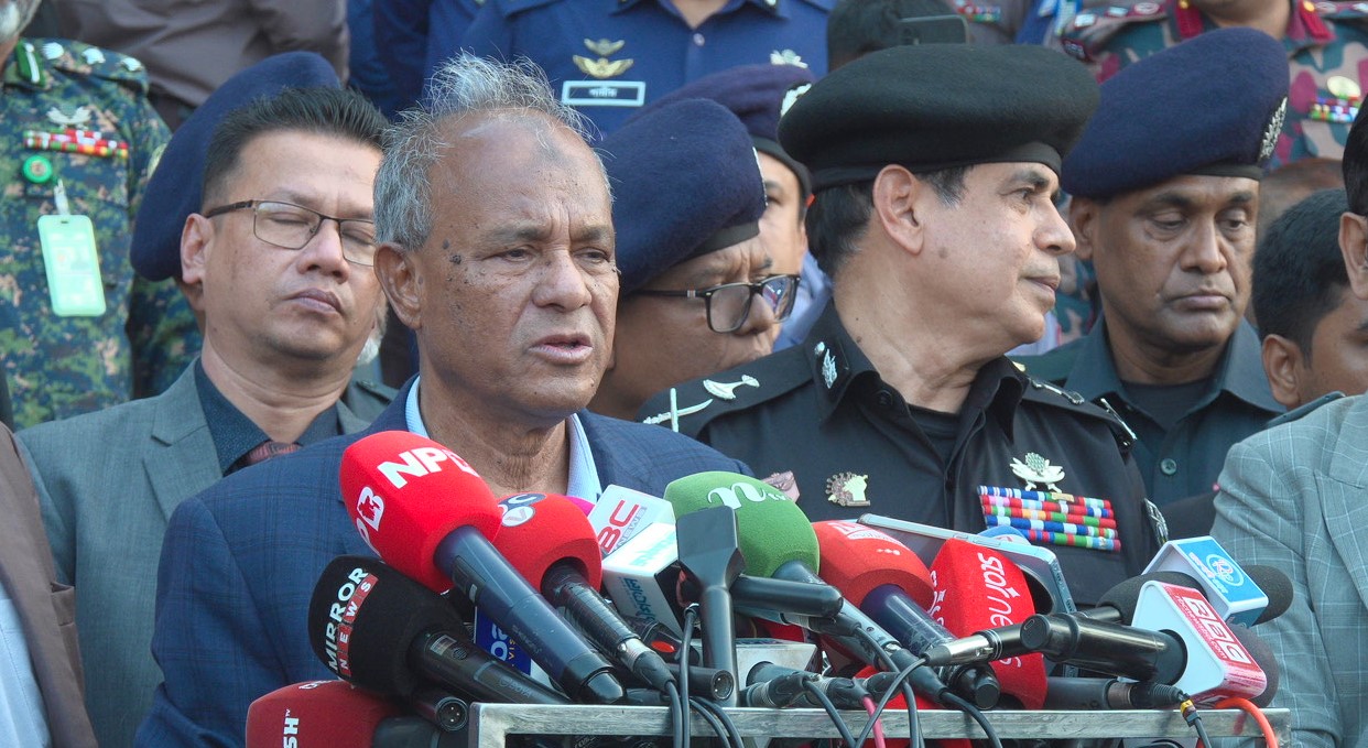 পুলিশের মধ্যে কোনো ভীতি কাজ করছে না: স্বরাষ্ট্র উপদেষ্টা