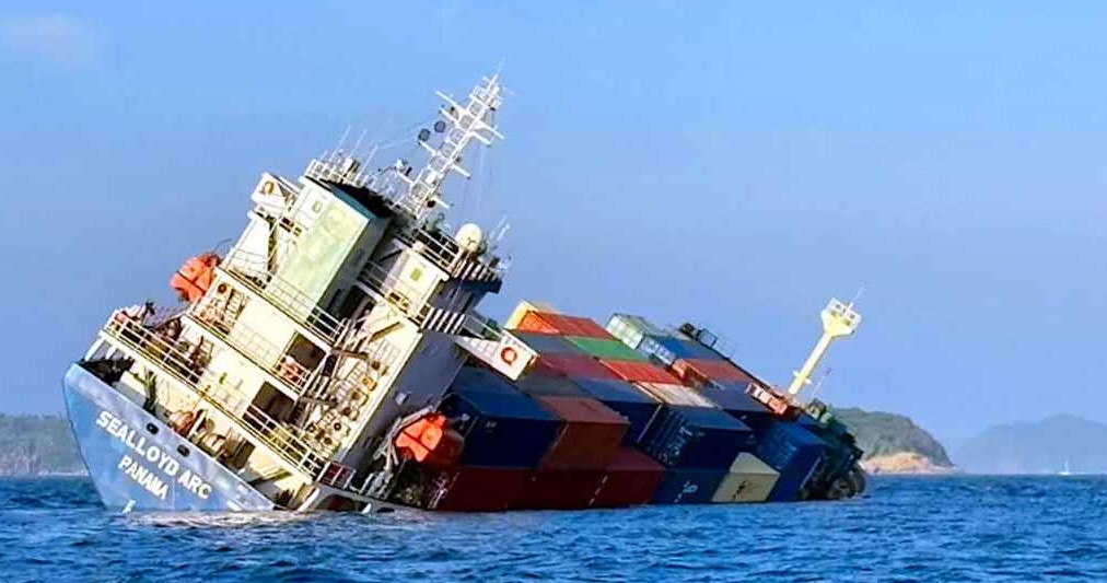 থাইল্যান্ড উপকূলে ডুবে গেছে বাংলাদেশমুখী পণ্যবোঝাই জাহাজ