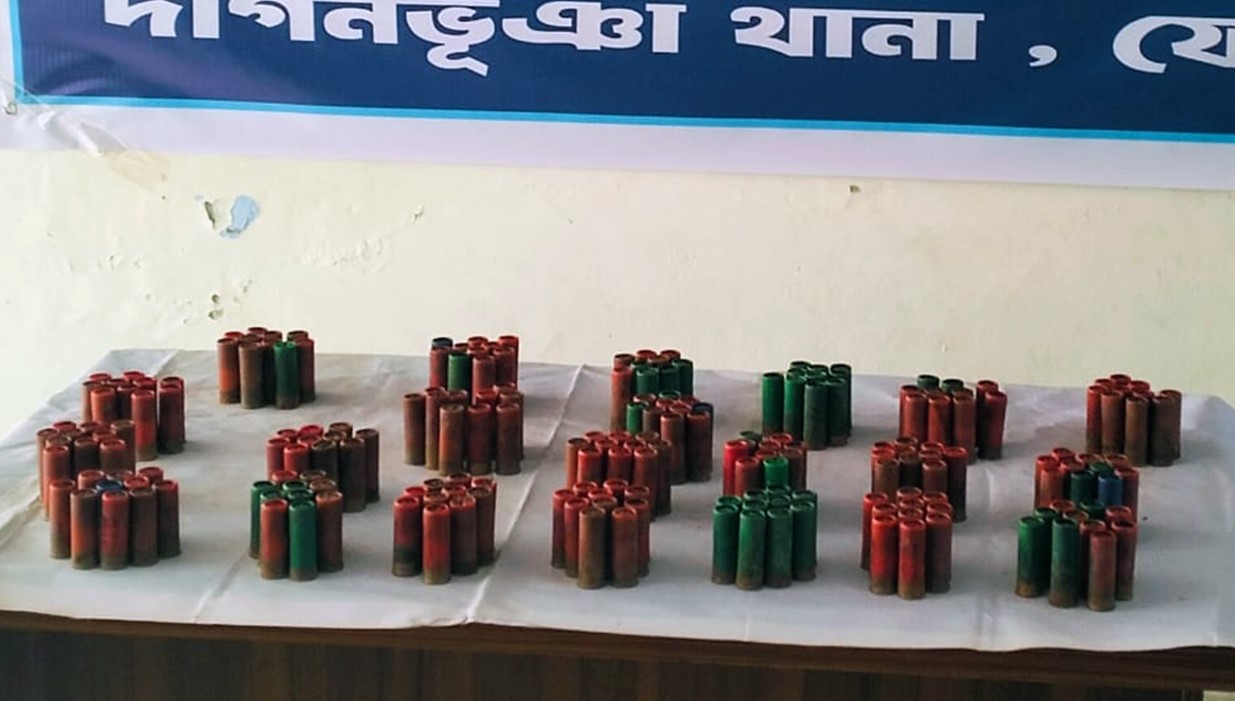 দেড় বছর পর থানার পুকুরে মিলল লুট হওয়া ২১৯ কার্তুজ