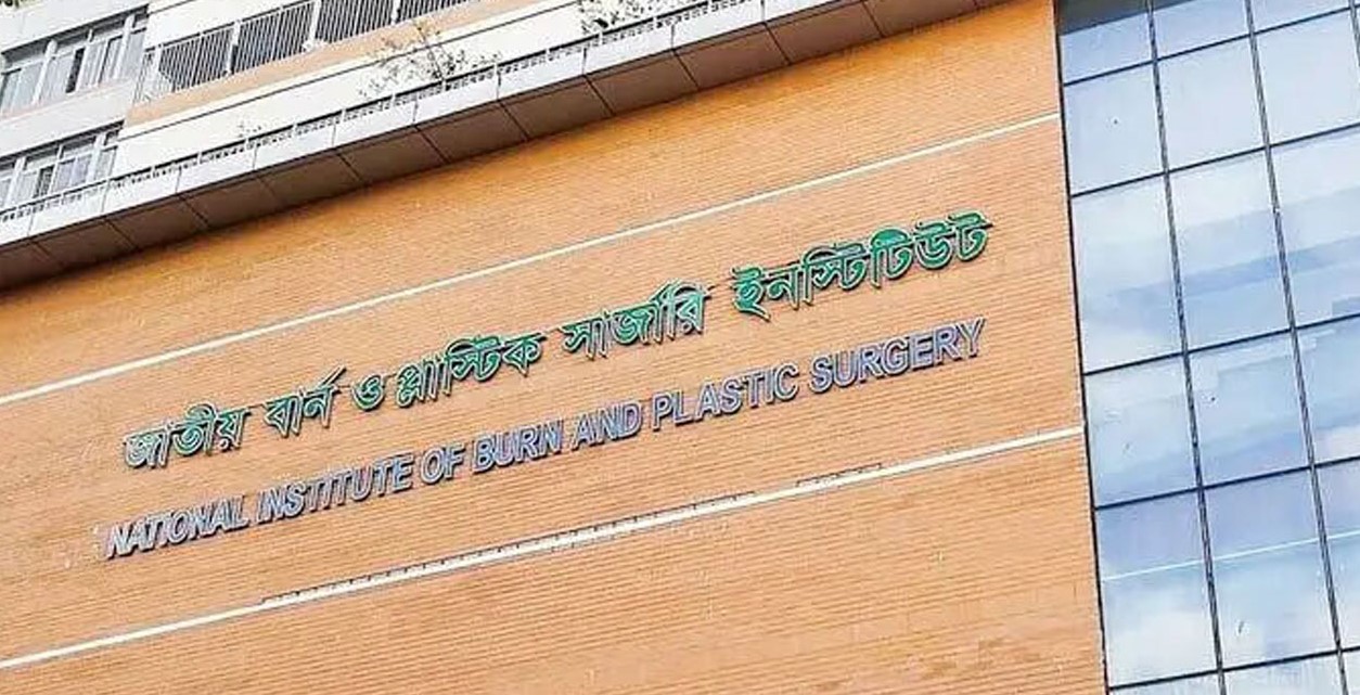 হাজারীবাগে গ্যাস লিকেজ থেকে আগুনে শিশুসহ একই পরিবারের দগ্ধ ৪