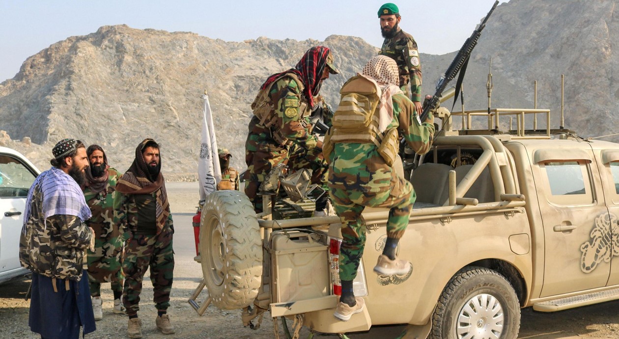 পাকিস্তানের বিরুদ্ধে ফের পাল্টা হামলা চালাচ্ছে আফগানিস্তান