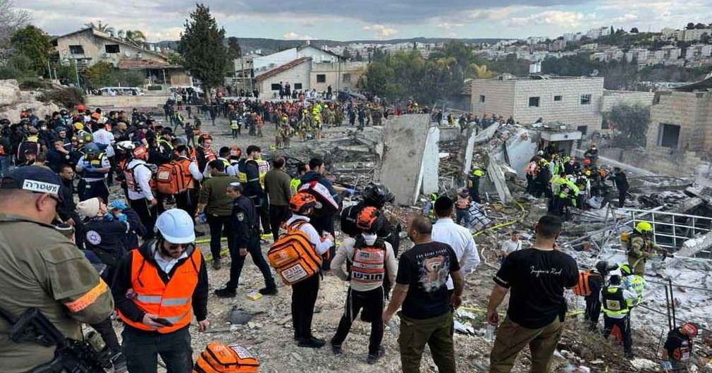 ইরানি ক্ষেপণাস্ত্র হামলায় ইসরায়েলে অন্তত ৮ জন নিহত