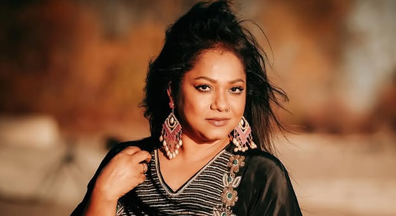 ড্রাইভারের সঙ্গে ‘পরকীয়াতে’ জড়িয়েছিলেন ডলি সায়ন্তনী