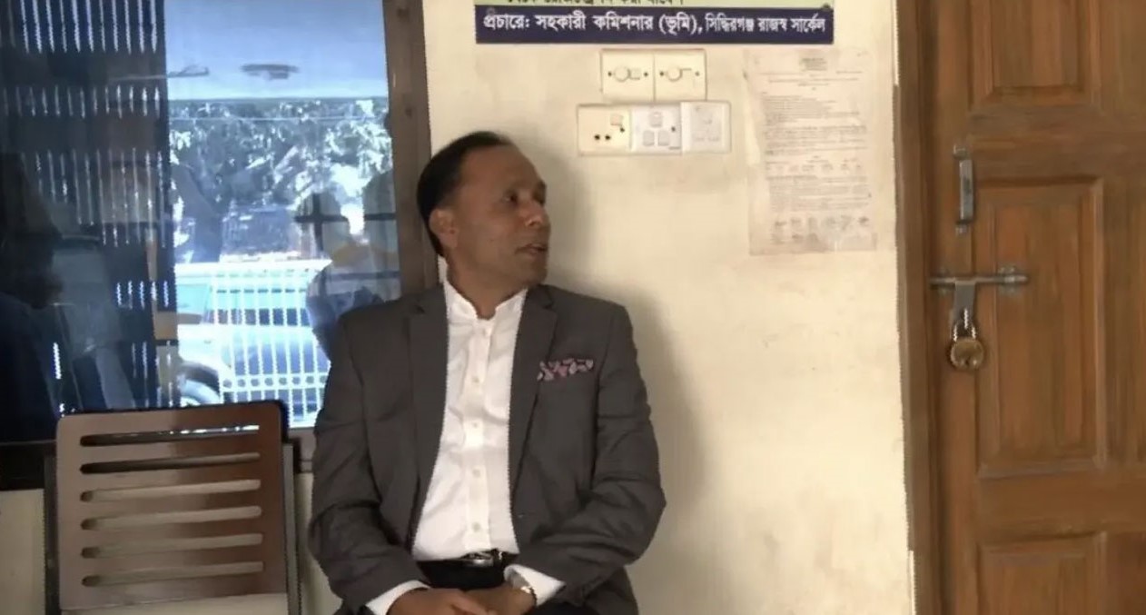 হঠাৎ ভূমি অফিসে প্রতিমন্ত্রী, আধাঘণ্টা অপেক্ষার পর খোলা হলো তালা