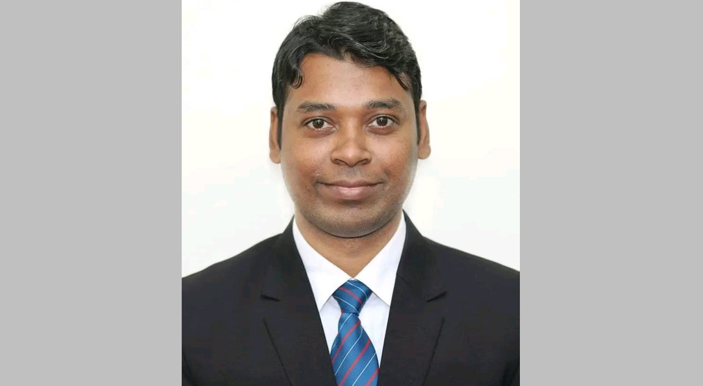 তরুণীর সঙ্গে আপত্তিকর ভিডিও, হাতিয়ার ইউএনও ওএসডি