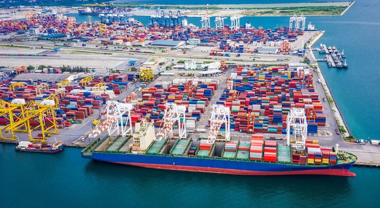 মার্চের ২২ দিনে চট্টগ্রাম বন্দরে ২৫ জাহাজ জ্বালানি খালাস