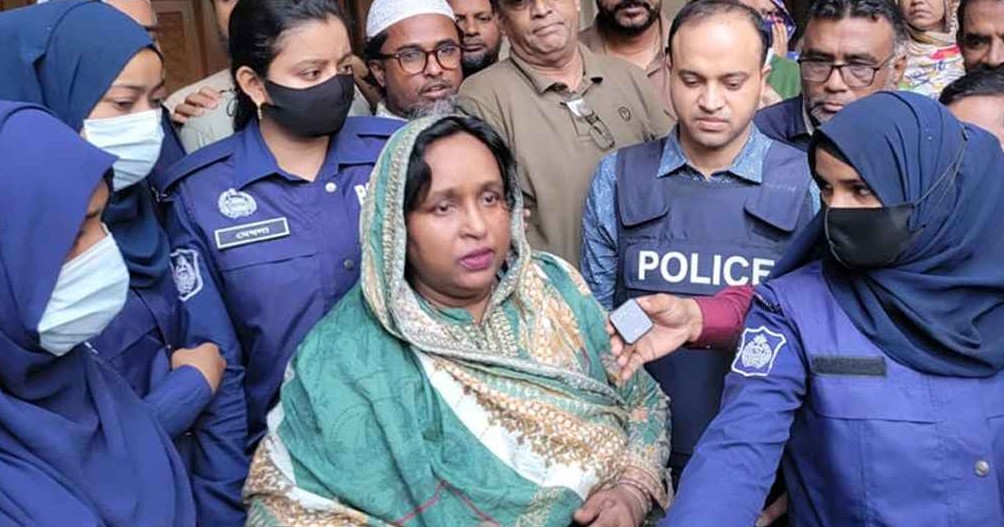 হত্যা মামলায় গ্রেপ্তার দেখিয়ে কারাগারে আইভী