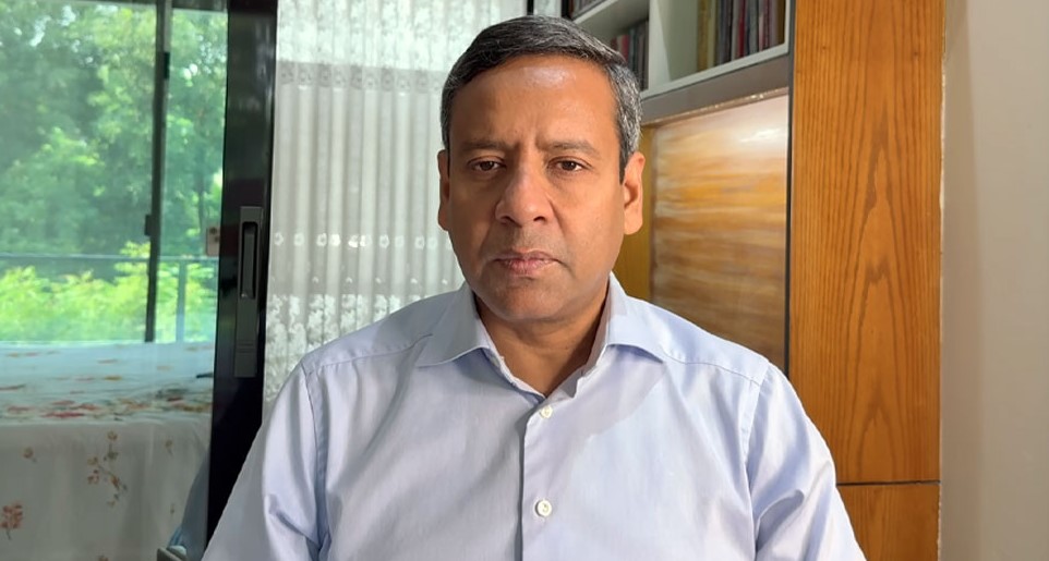 গরিবের টাকায় দশ মাসে ১১ বার বিশ্বভ্রমণ করেছেন ড. ইউনূস