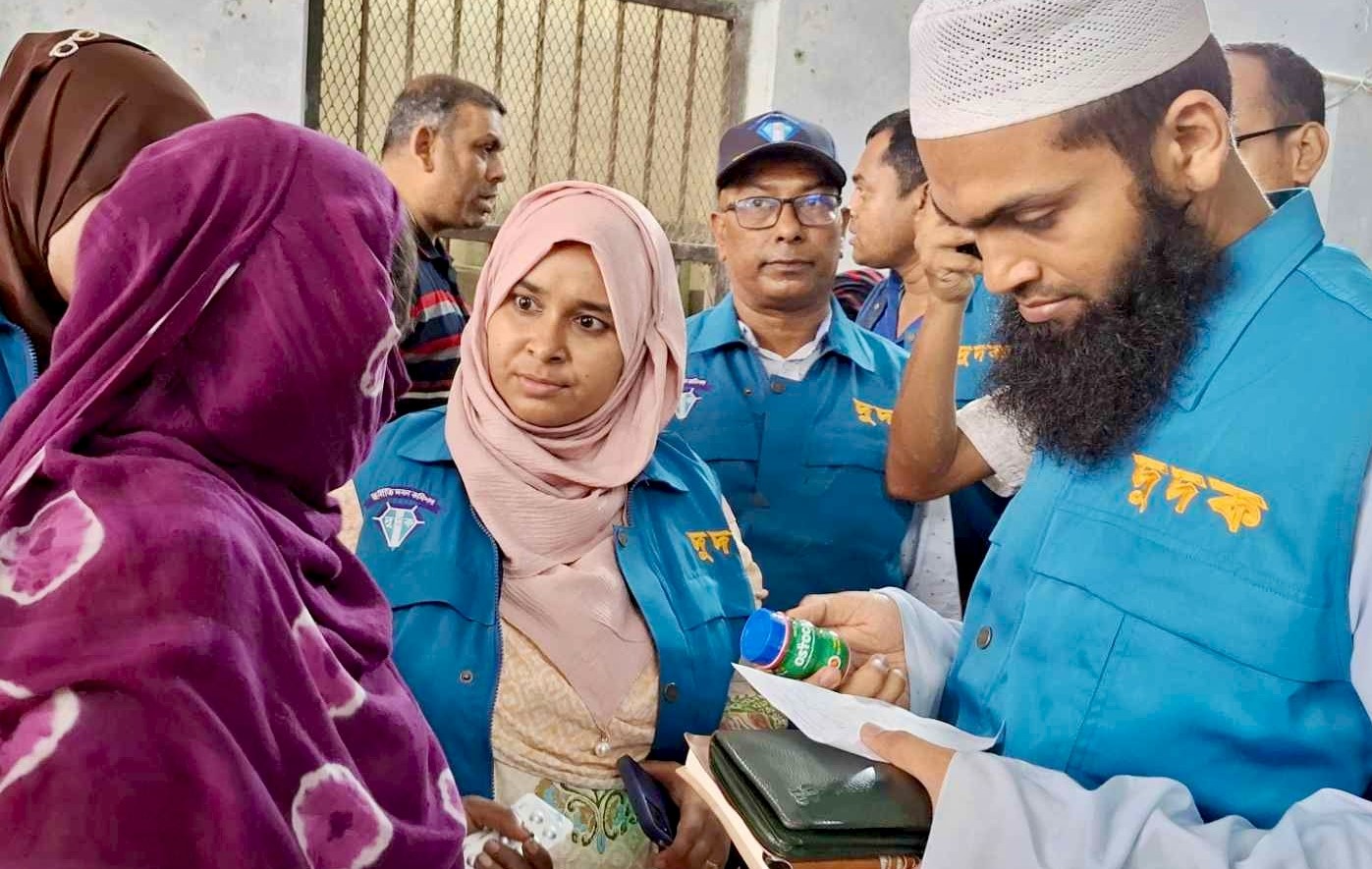 নওগাঁ সদর হাসপাতালে দুদকের অভিযান, পাওয়া গেল অনিয়ম