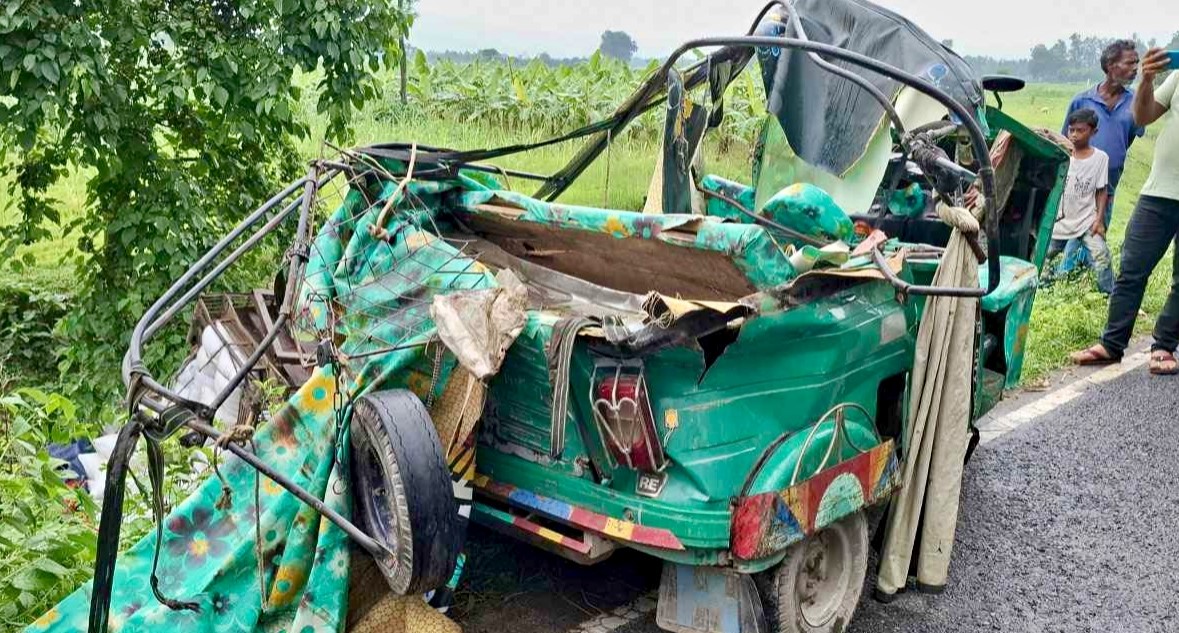 বদলগাছীতে সিএনজি-ভটভটির মুখোমুখি সংঘর্ষে নিহত ২