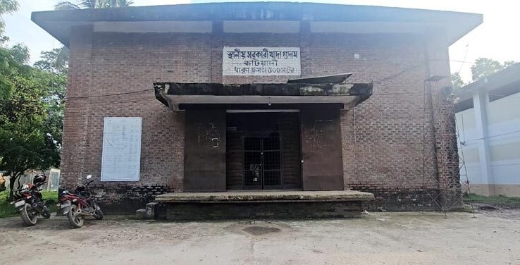 কটিয়াদিতে পূজার চাল নিয়ে চালবাজি