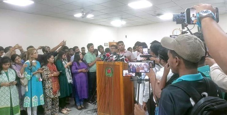 ইসি খাট-বেগুন দিতে চায়: হাসনাত আবদুল্লাহ