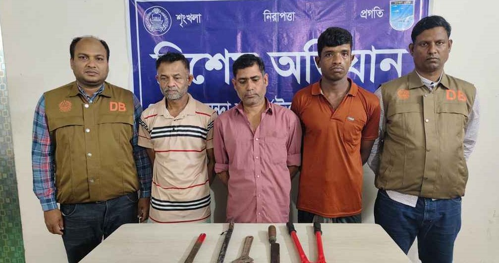 ধামরাইয়ে ডাকাতির প্রস্তুতিকালে গ্রেপ্তার ৩