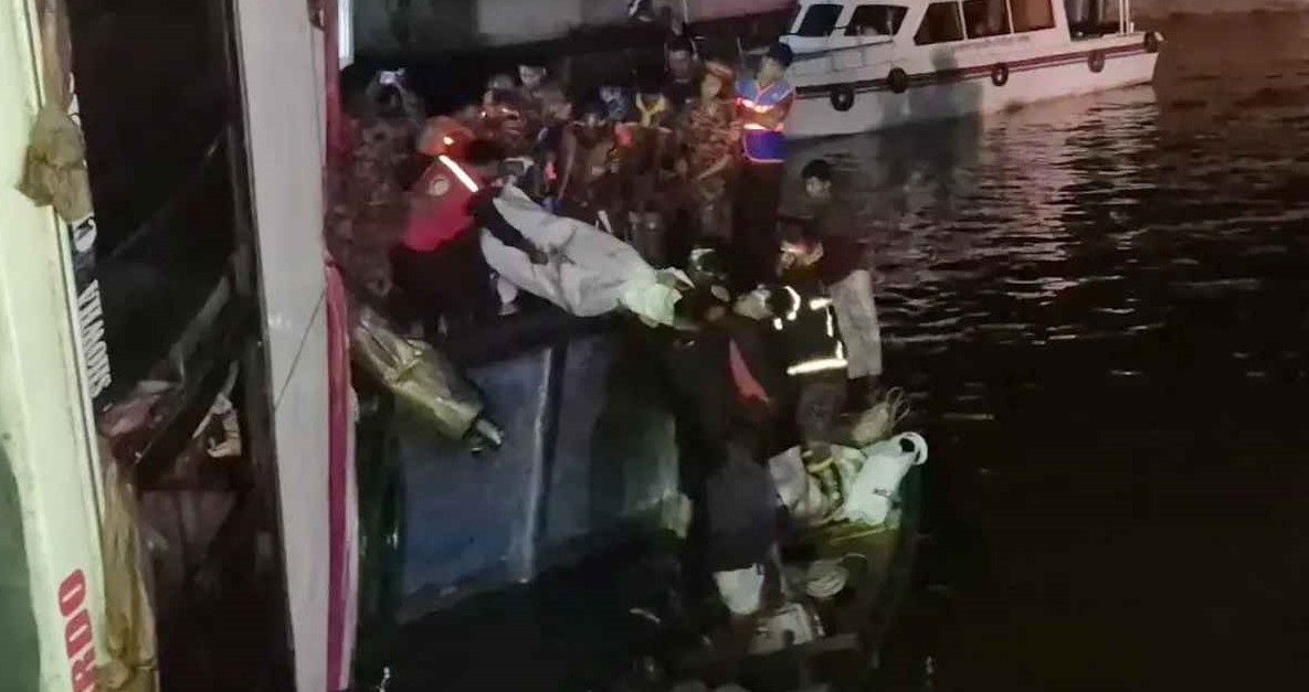 একের পর এক মরদেহ উদ্ধার, পরিচয় মিলল ২৩ জনের