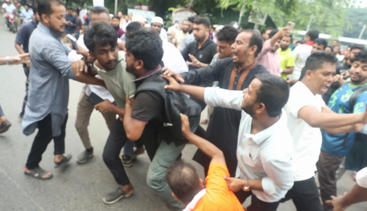 ধানমন্ডি ৩২-এ সাংবাদিকদের ওপর জামায়াতের হামলা