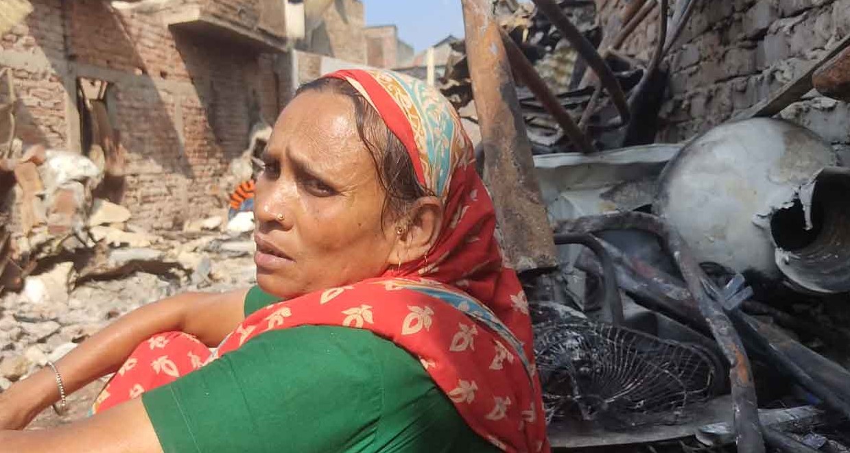 কড়াইলের আগুনে নিঃস্ব হাজারও পরিবার