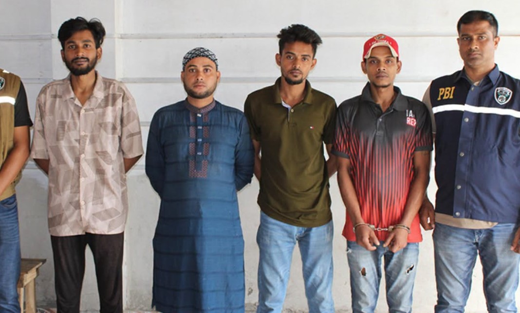 মায়ের শ্লীলতাহানির ক্ষোভে তার চার ছেলে রুবেলকে হত্যা করেছে