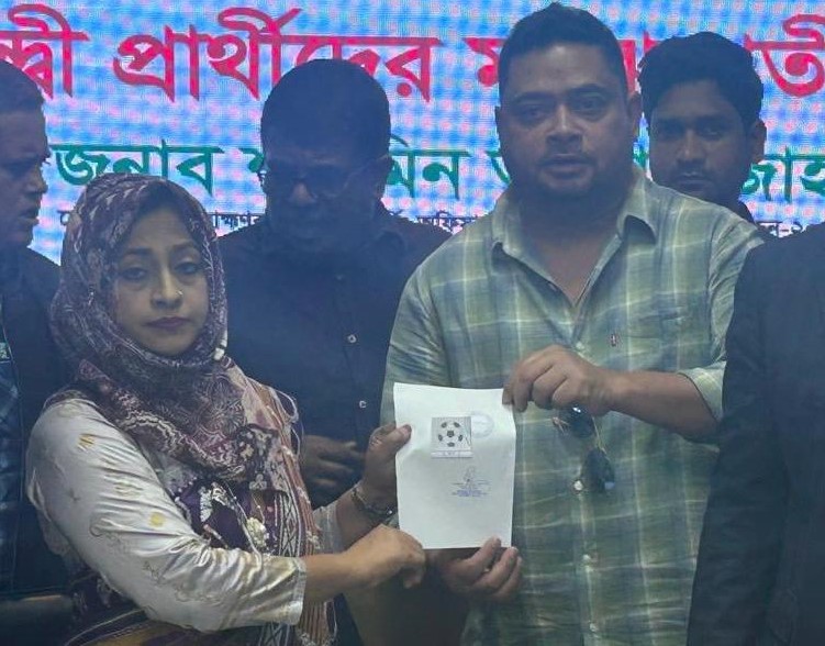 ফুটবল প্রতীক পেলেন কায়েস সিকদার