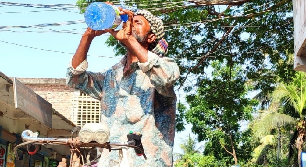 পাইকগাছায় গরমে অতিষ্ঠ জনজীবন