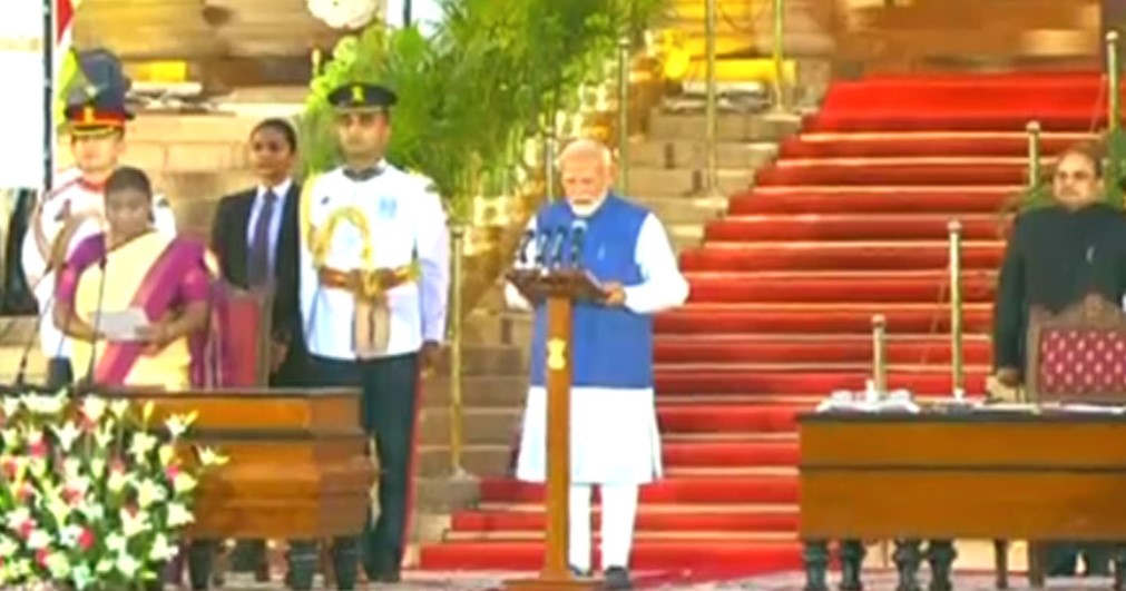 শপথ নিলেন মোদি