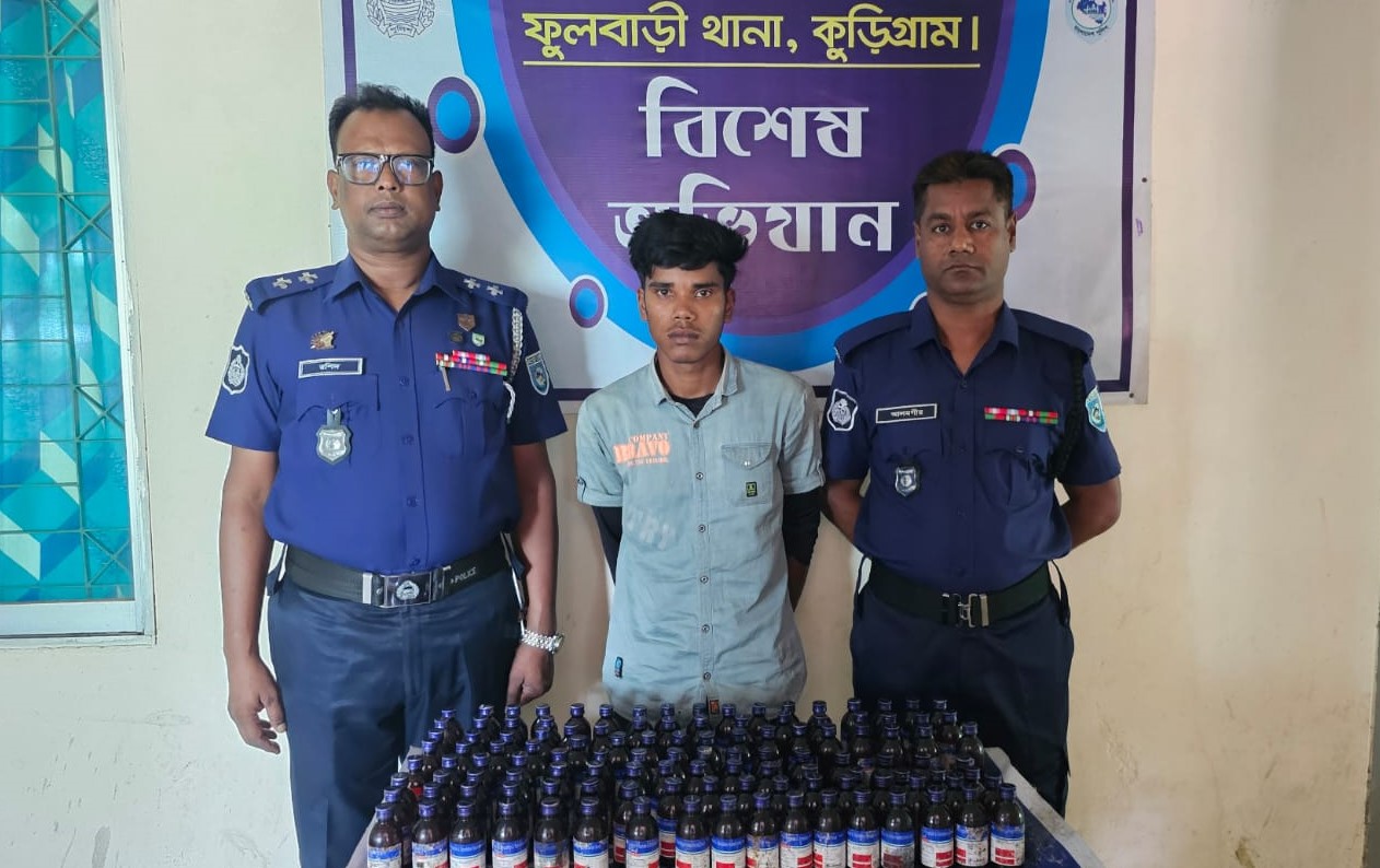 ফুলবাড়ীতে ১২০ বোতল ইস্কাফ মাদকসহ মিশুক চালক আটক 