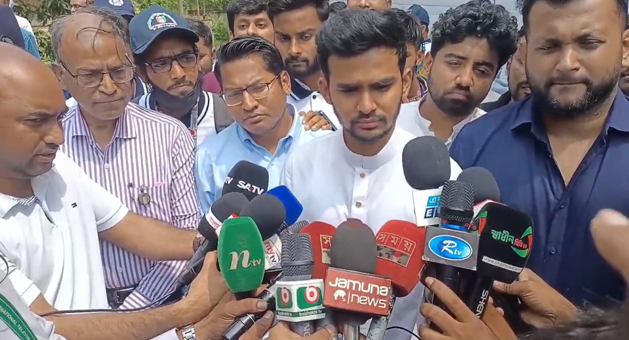 আমাকে আক্রমণ করে লাভ নেই: আসিফ মাহমুদ