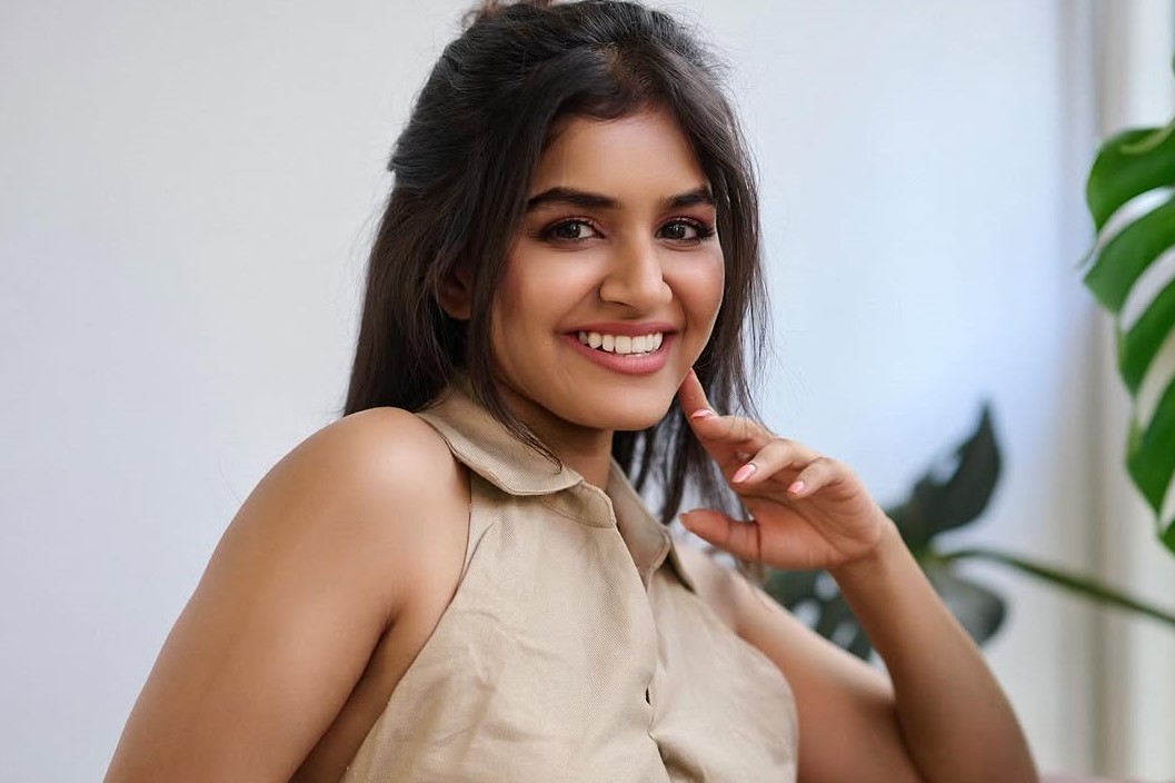 চুলের কালো রং ধরে রাখতে যা খাবেন