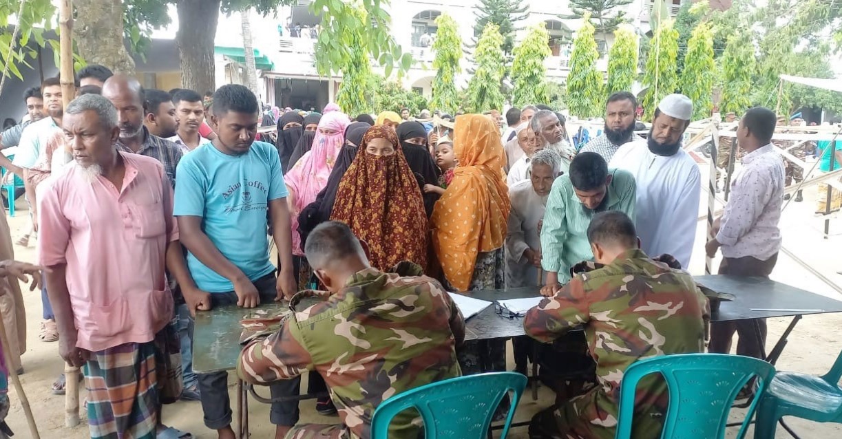 রাণীনগরে সেনাবাহিনীর ফ্রি চিকিৎসা ক্যাম্প অনুষ্ঠিত