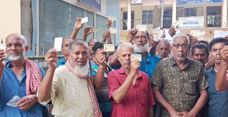 ভিজিএফের চাল না পেয়ে রাজবাড়ীতে জেলদের বিক্ষোভ